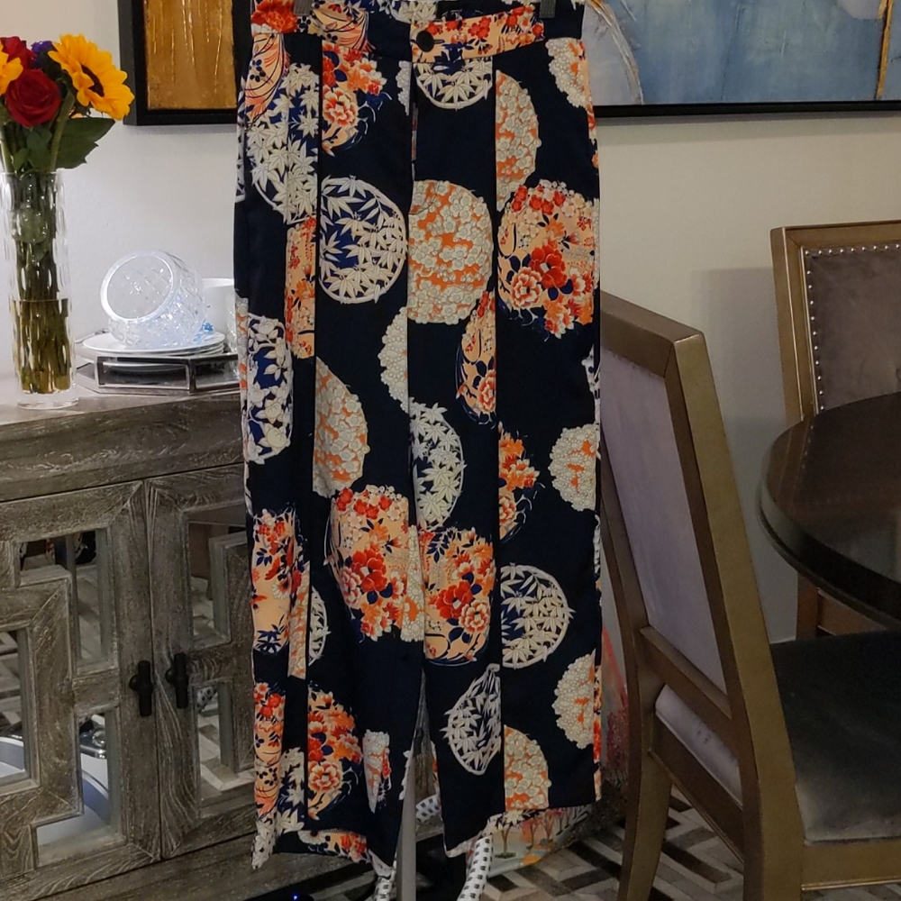 Asian Inspired Print Cropped Pants